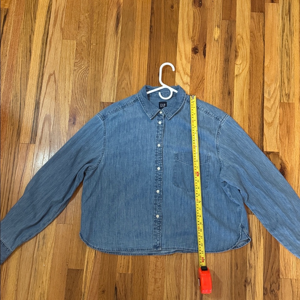GAP Women’s Crop Light Blue Denim Shirt, size large tall - Picture 7 of 12